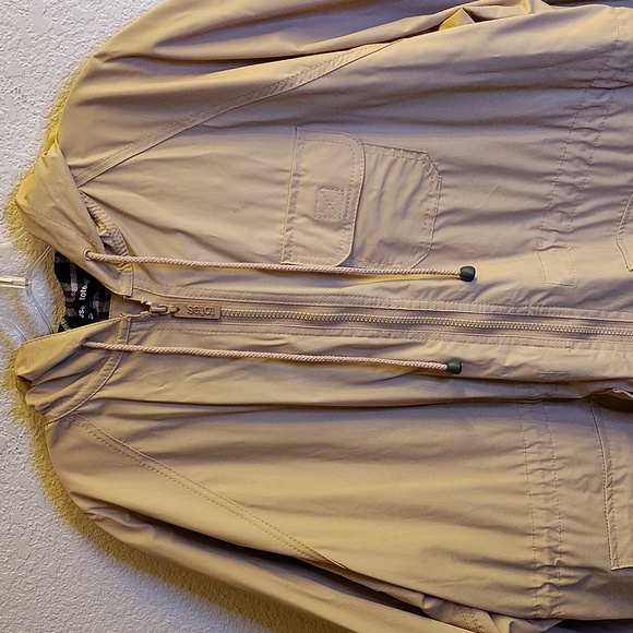 NEW Totes Work Travel Vacation Size M Beige Color B46 X - Picture 7 of 14